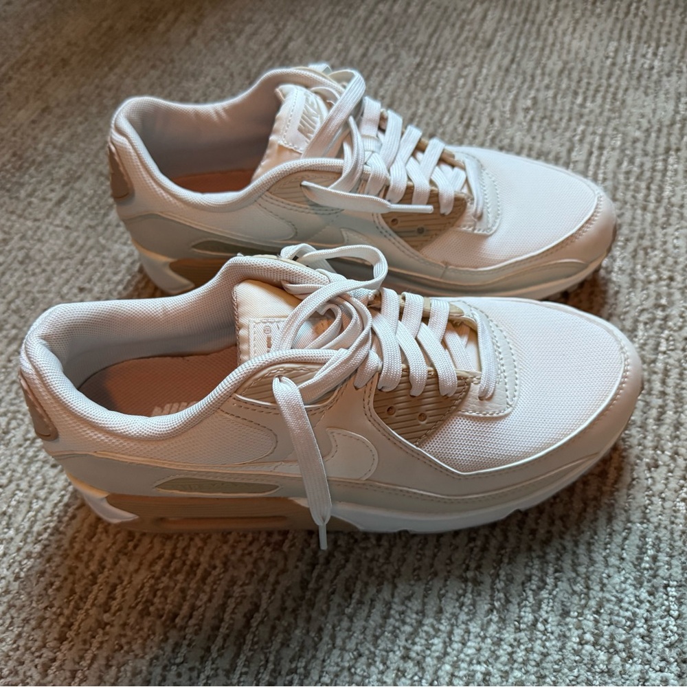 Nike Women's Air Max 90 8.5 - Picture 2 of 6